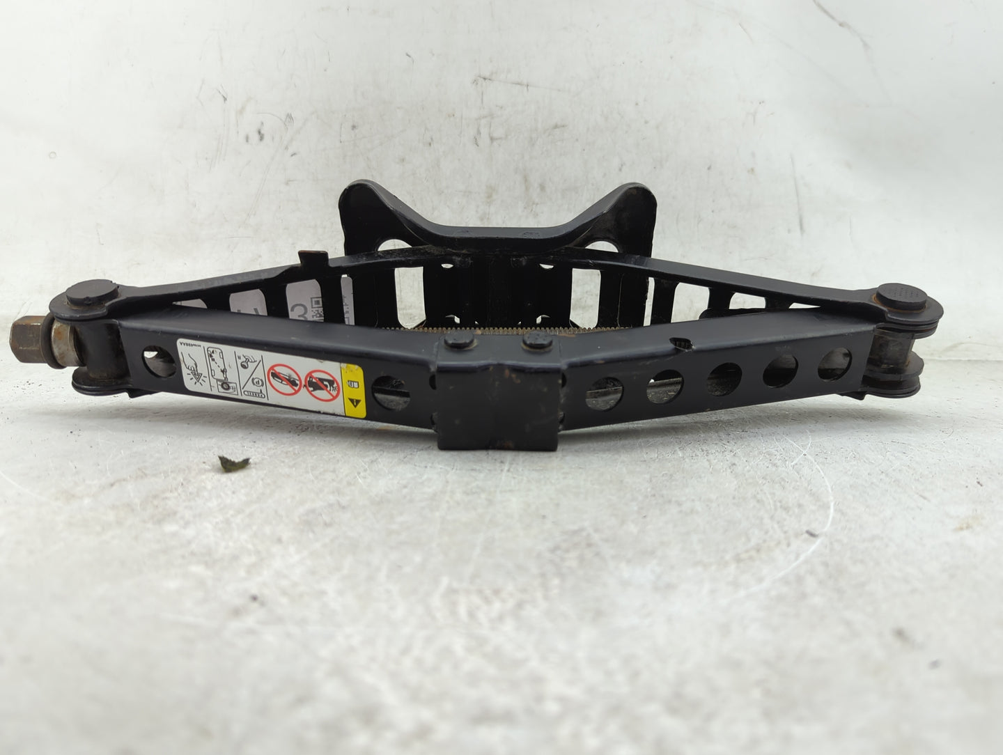 2013 Chrysler 200 Spare Scissor Car Jack 1431713 - Oemusedautoparts1.com