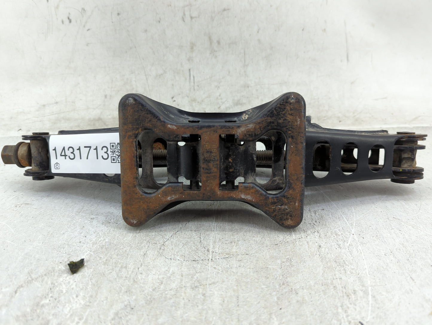2013 Chrysler 200 Spare Scissor Car Jack 1431713 - Oemusedautoparts1.com