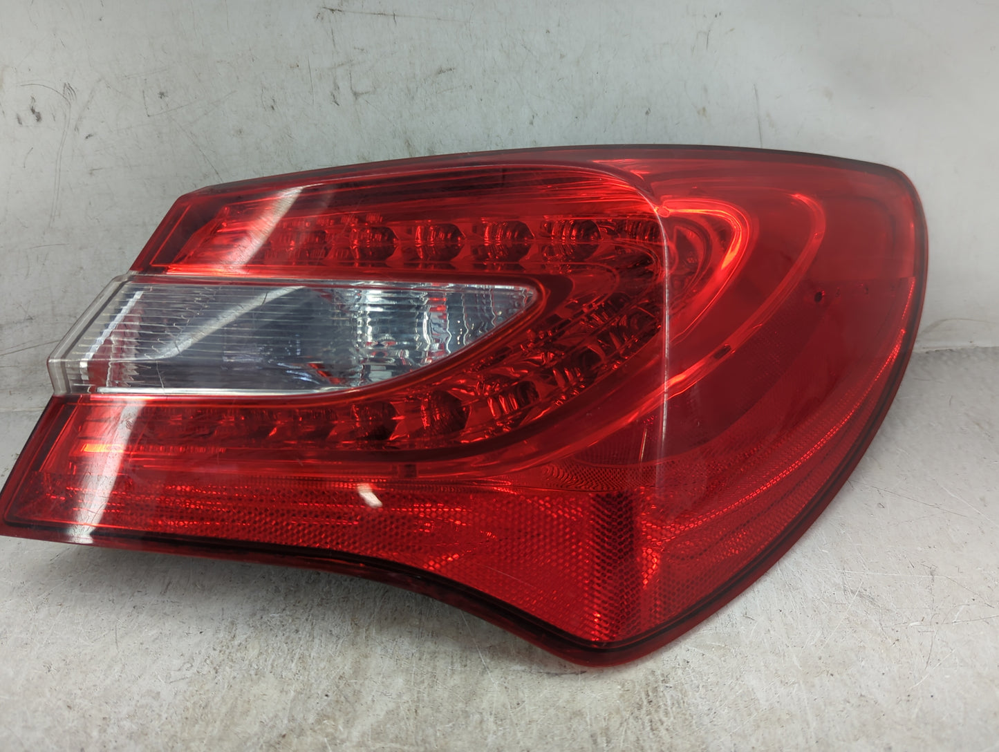 2011-2014 Chrysler 200 Tail Light Assembly Passenger Right OEM Fits Fits 2011 2012 2013 2014 OEM Used Auto Parts - Oemusedau