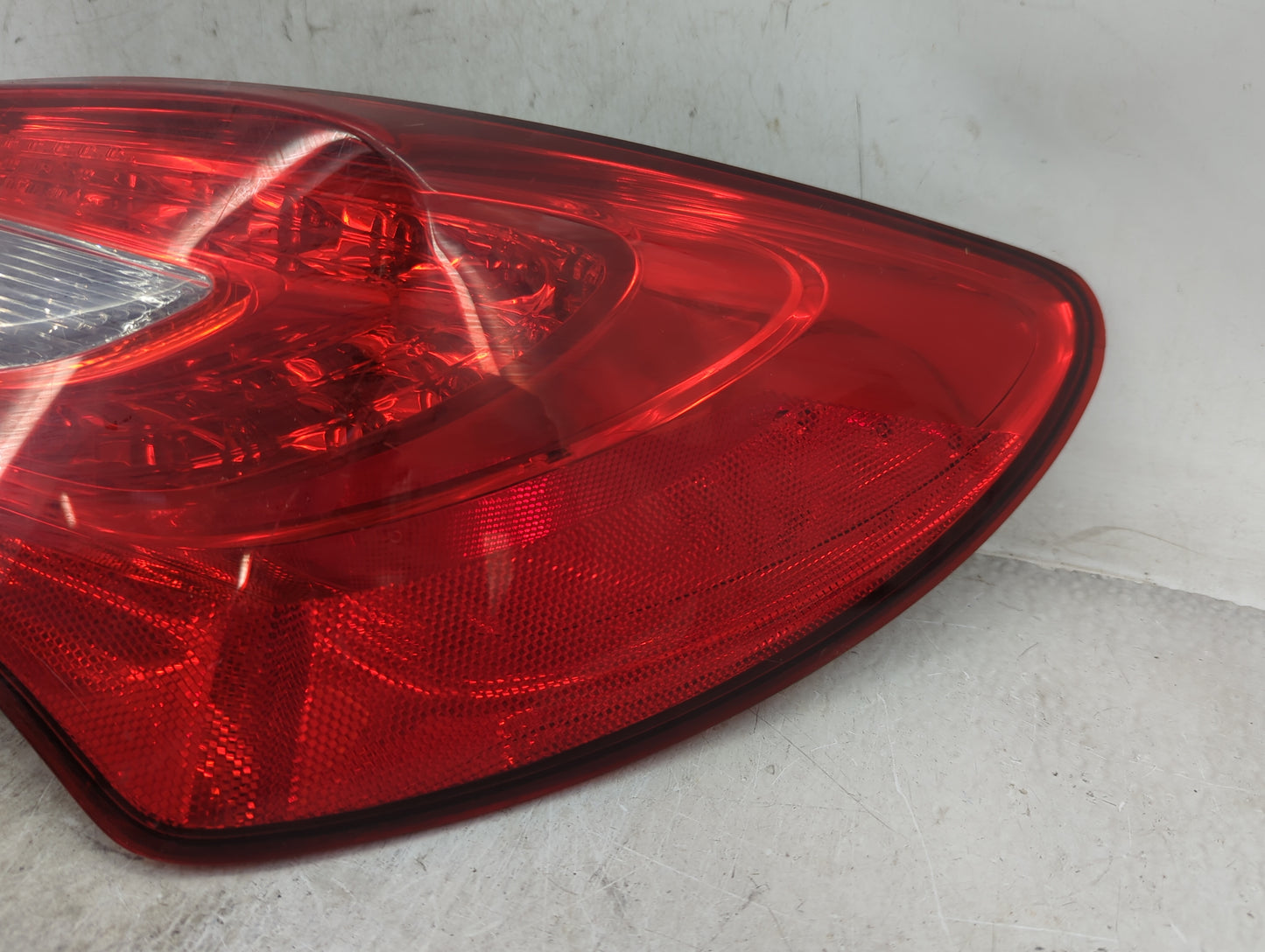 2011-2014 Chrysler 200 Tail Light Assembly Passenger Right OEM Fits Fits 2011 2012 2013 2014 OEM Used Auto Parts - Oemusedau