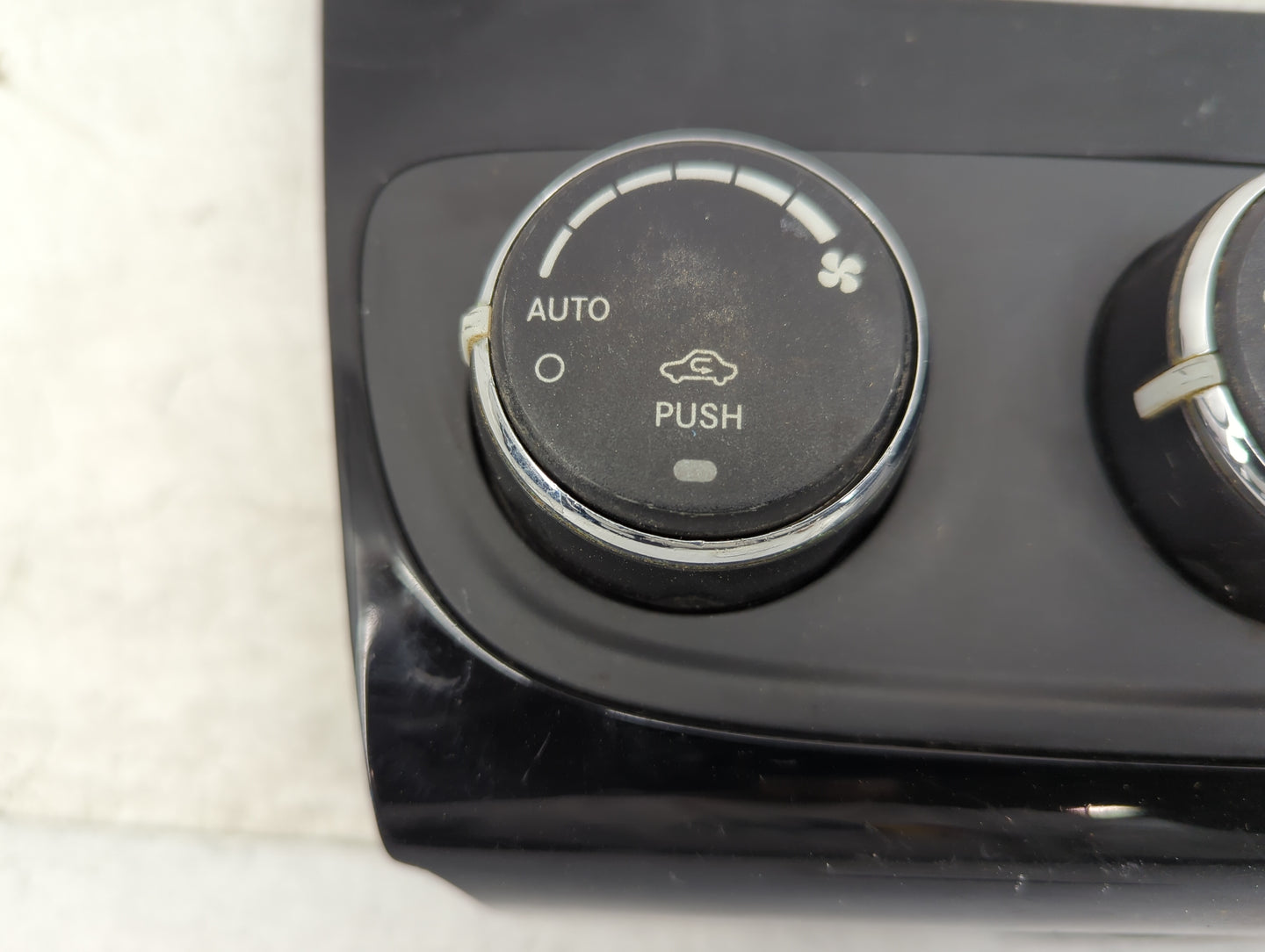 2011-2014 Chrysler 200 Climate Control Module Temperature AC/Heater Replacement P/N:P55111888AI Fits OEM Used Auto Parts - O