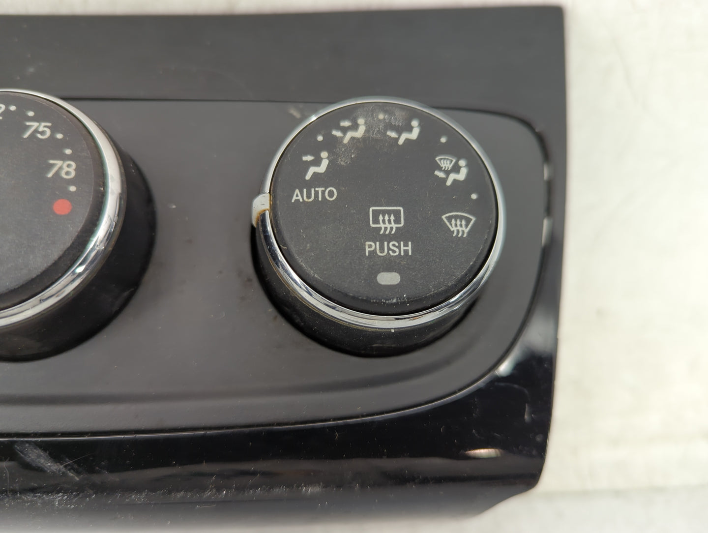 2011-2014 Chrysler 200 Climate Control Module Temperature AC/Heater Replacement P/N:P55111888AI Fits OEM Used Auto Parts - O