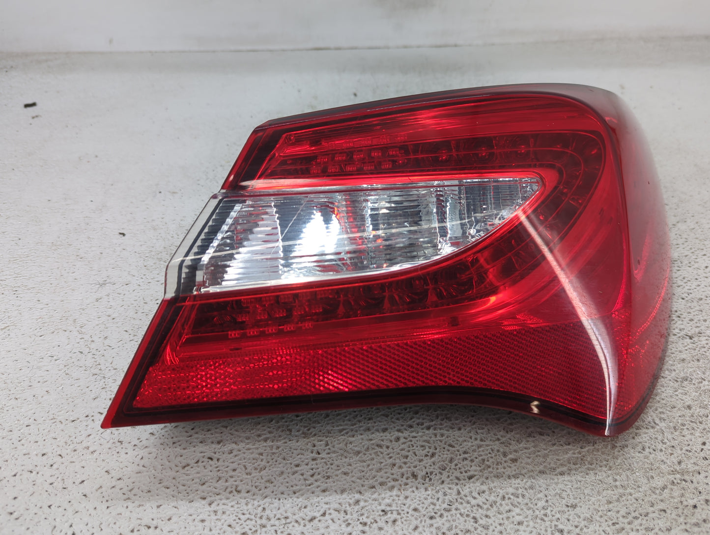 2011-2014 Chrysler 200 Tail Light Assembly Passenger Right OEM P/N:05182524AE Fits Fits 2011 2012 2013 2014 OEM Used Auto Pa