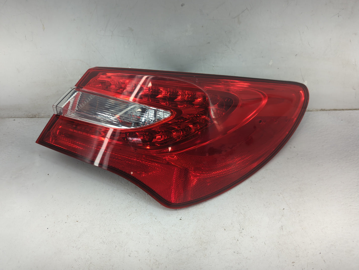 2011-2014 Chrysler 200 Tail Light Assembly Passenger Right OEM P/N:05182524AE Fits Fits 2011 2012 2013 2014 OEM Used Auto Pa