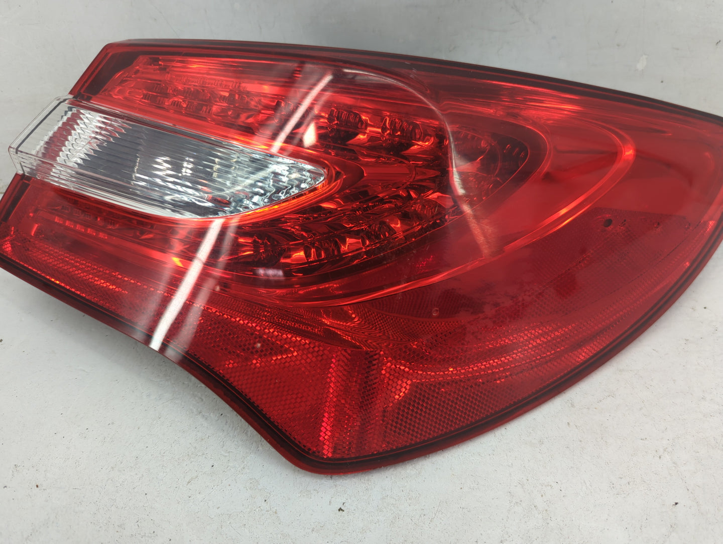 2011-2014 Chrysler 200 Tail Light Assembly Passenger Right OEM P/N:05182524AE Fits Fits 2011 2012 2013 2014 OEM Used Auto Pa