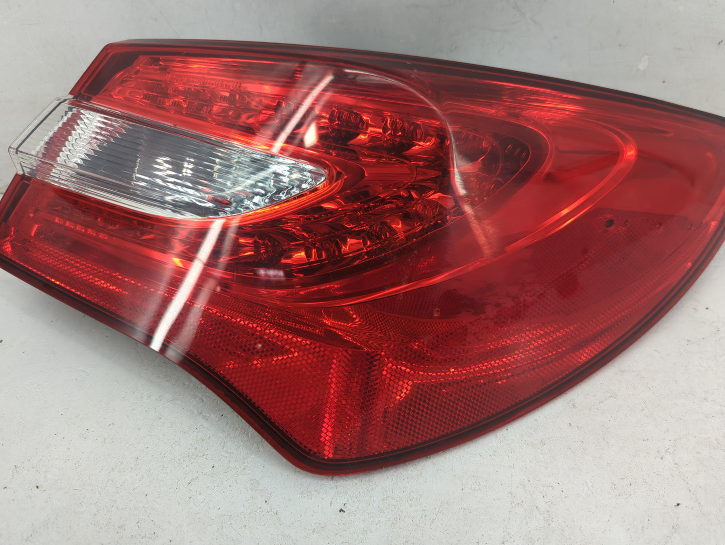 2011-2014 Chrysler 200 Tail Light Assembly Passenger Right OEM P/N:05182524AE Fits Fits 2011 2012 2013 2014 OEM Used Auto Pa