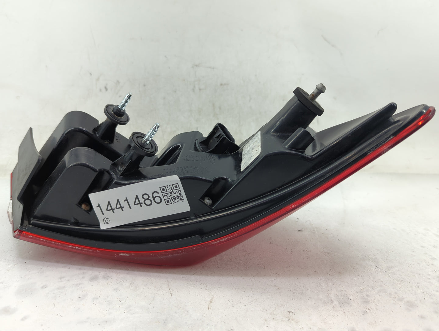 2011-2014 Chrysler 200 Passenger Right Side Deck Lid Mounted Tail Light - Oemusedautoparts1.com