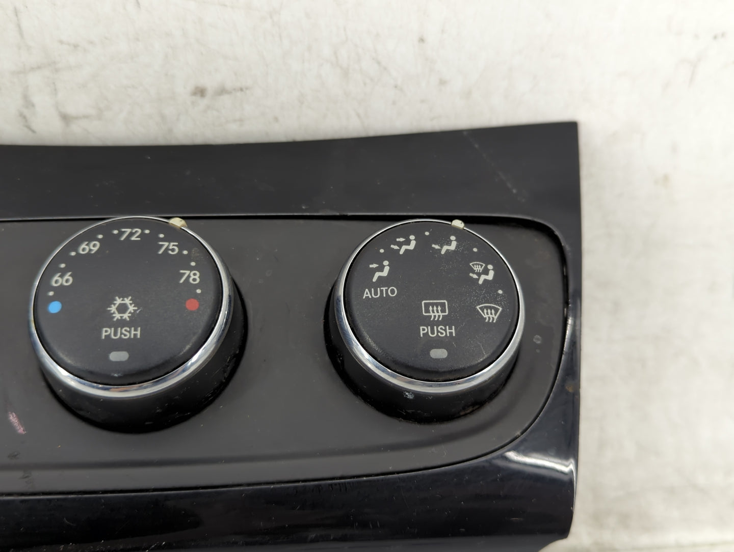 2011-2014 Chrysler 200 Climate Control Module Temperature AC/Heater Replacement P/N:P55111888AI Fits OEM Used Auto Parts - O
