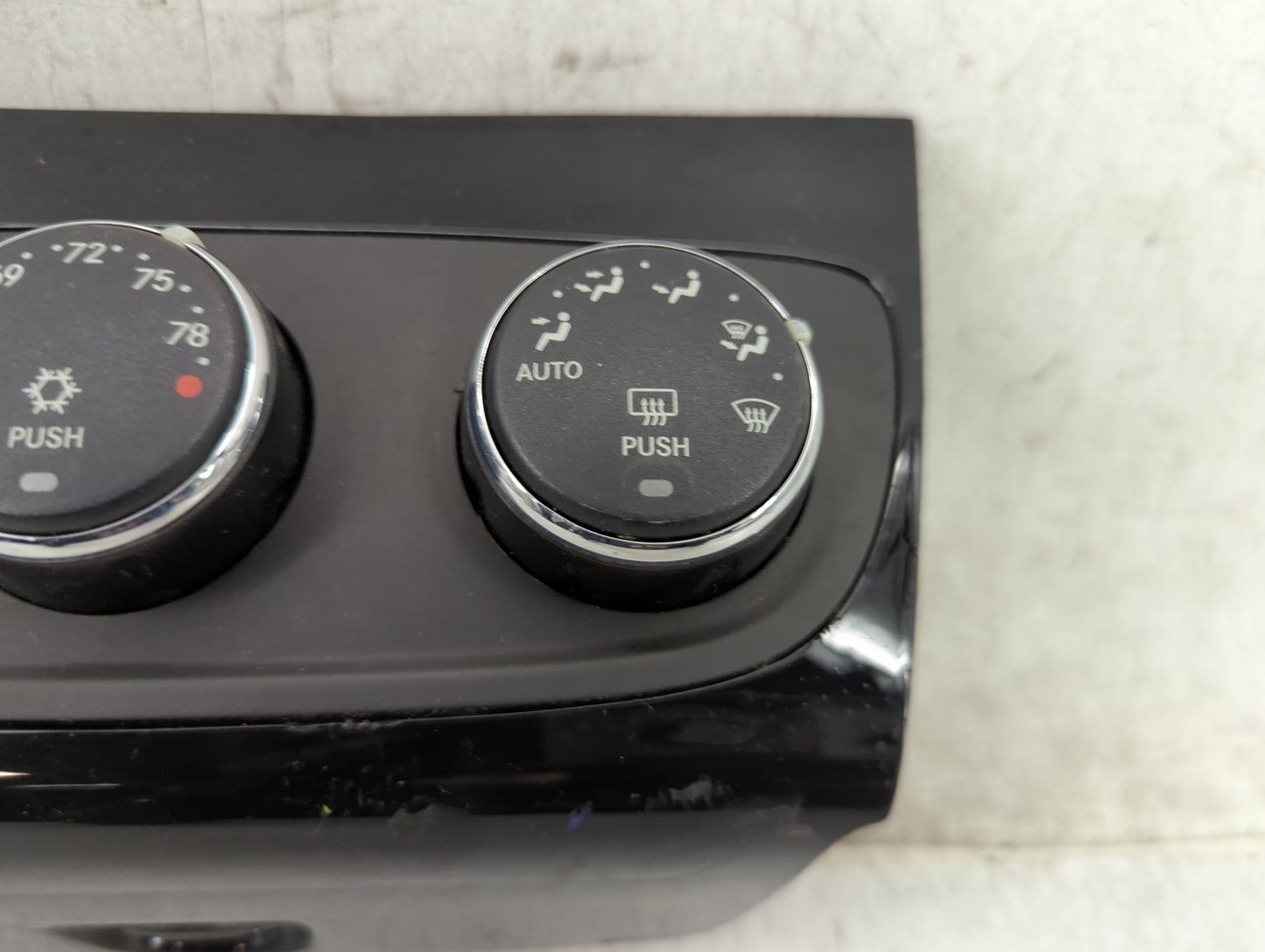 2013 Chrysler 200 Climate Control Module Temperature AC/Heater Replacement P/N:P551 Fits OEM Used Auto Parts - Oemusedautopa