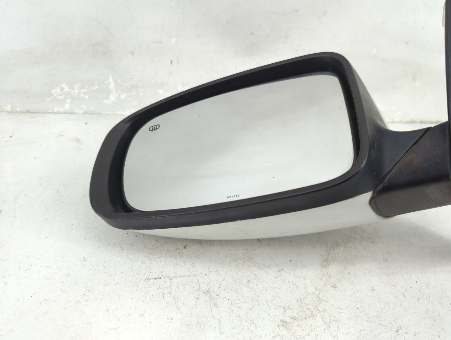 2011-2014 Chrysler 200 Driver Side View Mirror - Left Door Mirror OEM Used - Oemusedautoparts1.com