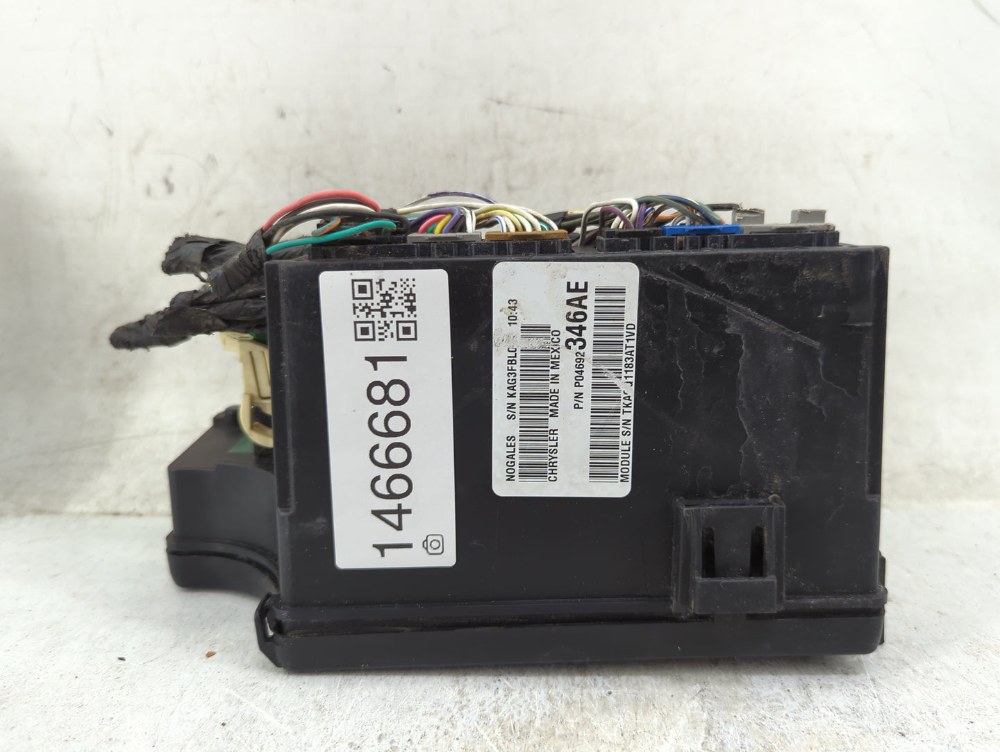 2013 Chrysler 200 Fusebox Fuse Box Panel Relay Module P/N:P04692346AE Fits OEM Used Auto Parts - Oemusedautoparts1.com