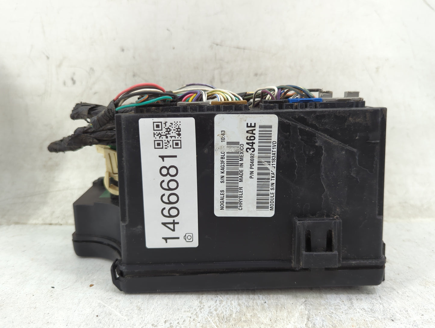 2013 Chrysler 200 Fusebox Fuse Box Panel Relay Module P/N:P04692346AE Fits OEM Used Auto Parts - Oemusedautoparts1.com
