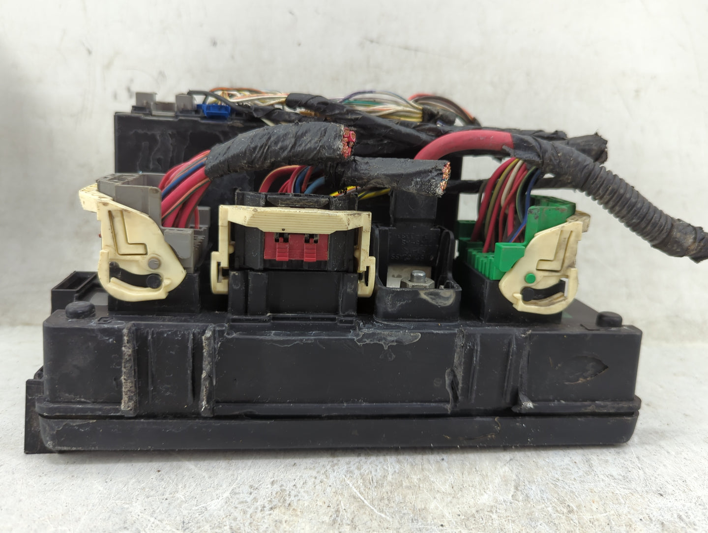 2013 Chrysler 200 Fusebox Fuse Box Panel Relay Module P/N:P04692346AE Fits OEM Used Auto Parts - Oemusedautoparts1.com