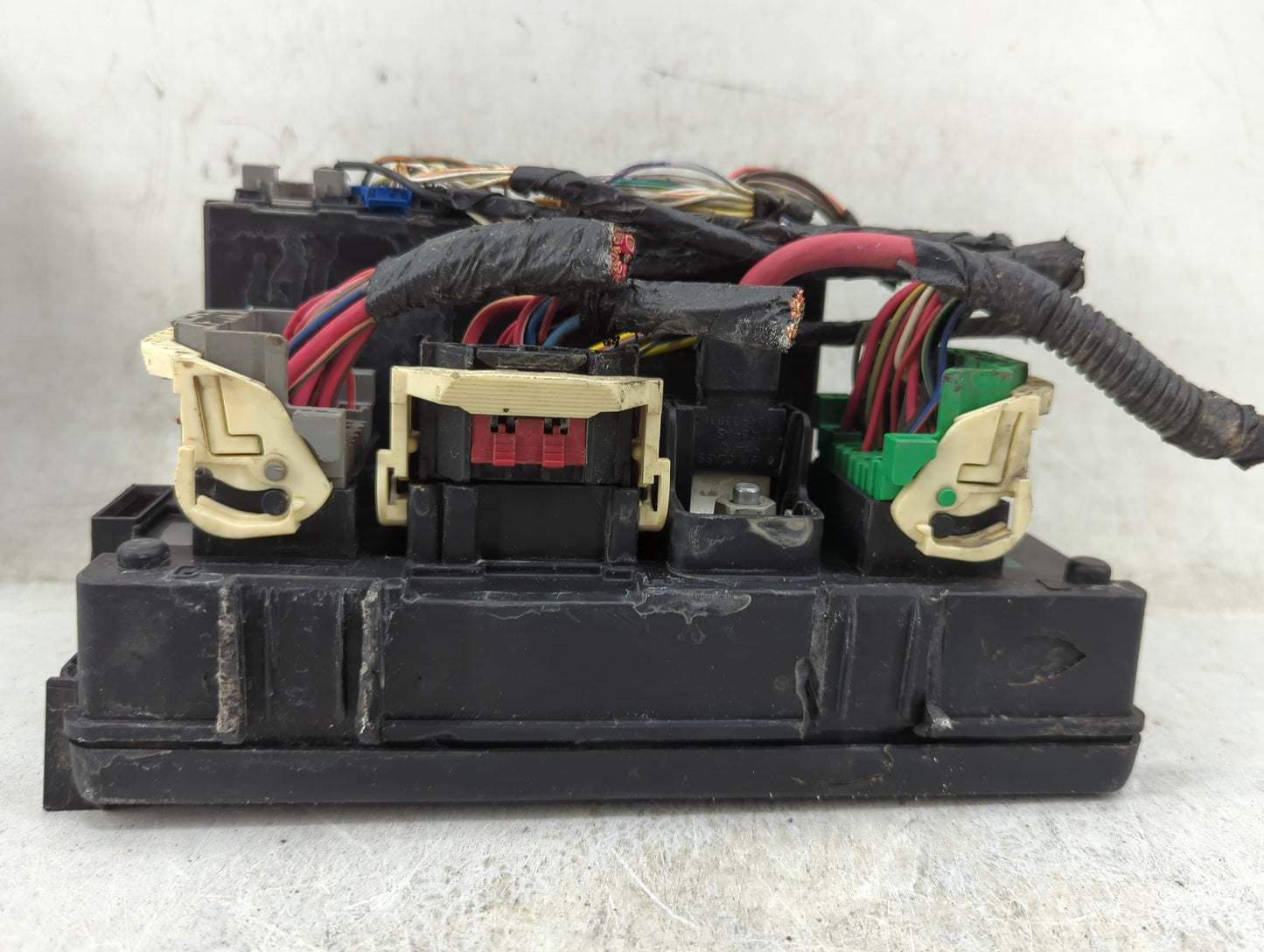2013 Chrysler 200 Fusebox Fuse Box Panel Relay Module P/N:P04692346AE Fits OEM Used Auto Parts - Oemusedautoparts1.com