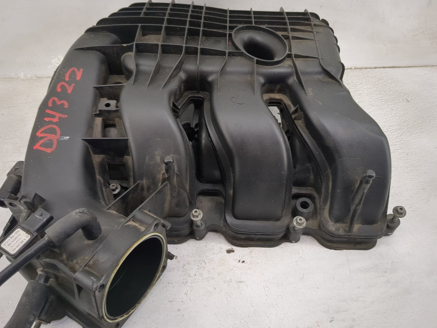 2011-2014 Chrysler 200 Air Intake Manifold P/N:05149174AB 0 261 230 227 Fits OEM Used Auto Parts - Oemusedautoparts1.com