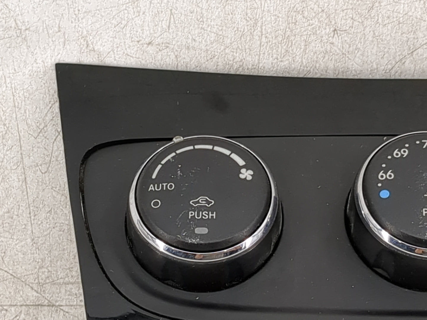 2011-2014 Chrysler 200 Climate Control Module Temperature AC/Heater Replacement P/N:P55111888AI Fits OEM Used Auto Parts - O