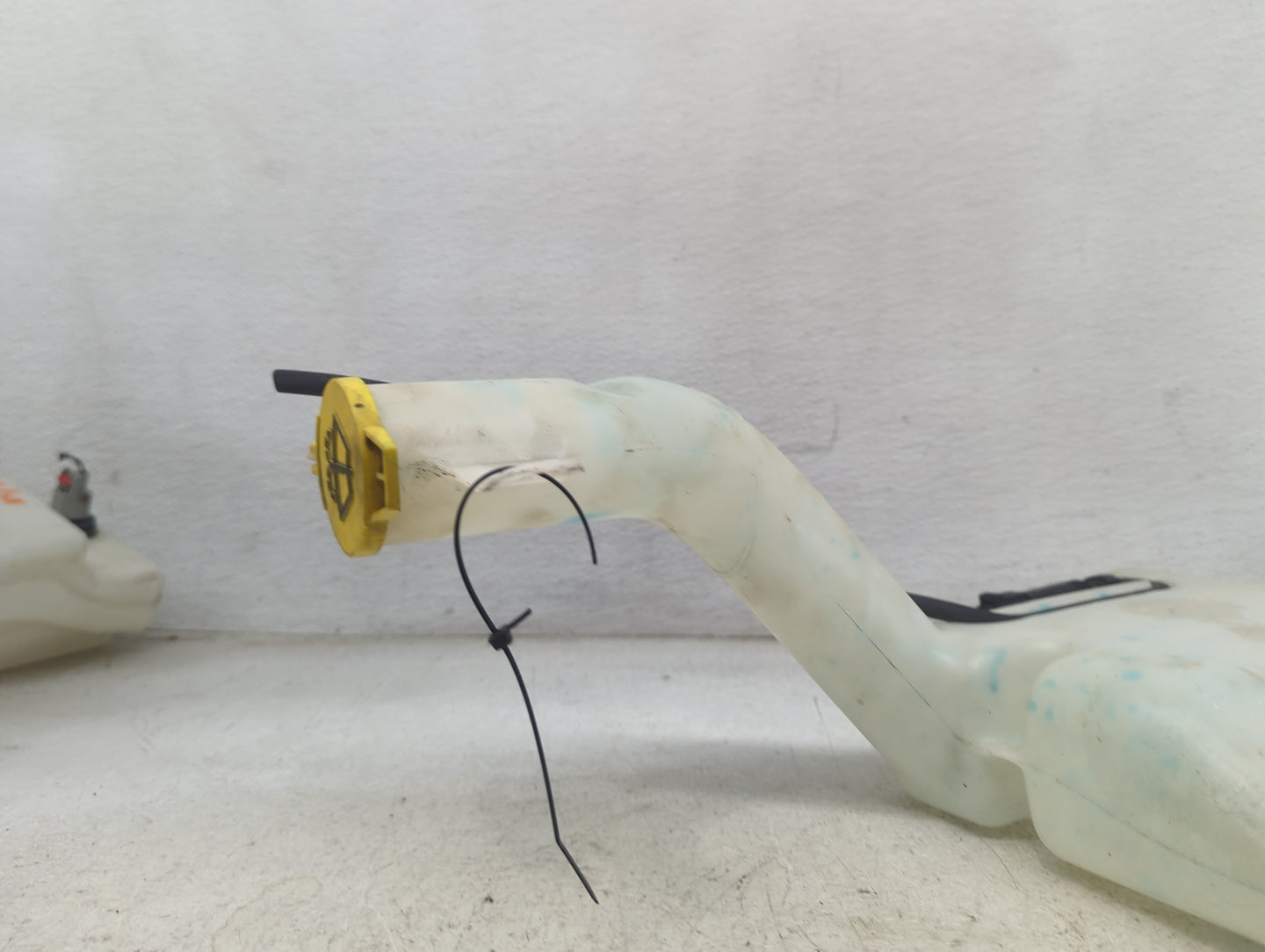 2011-2014 Chrysler 200 Windshield Washer Fluid Reservoir Bottle Oem 1473596 - Oemusedautoparts1.com