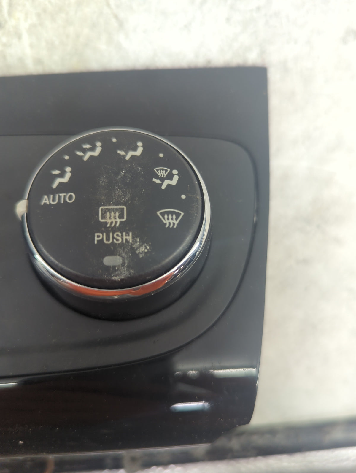 2011-2014 Chrysler 200 Climate Control Module Temperature AC/Heater Replacement P/N:P55111861AC 20448260 Fits OEM Used Auto 
