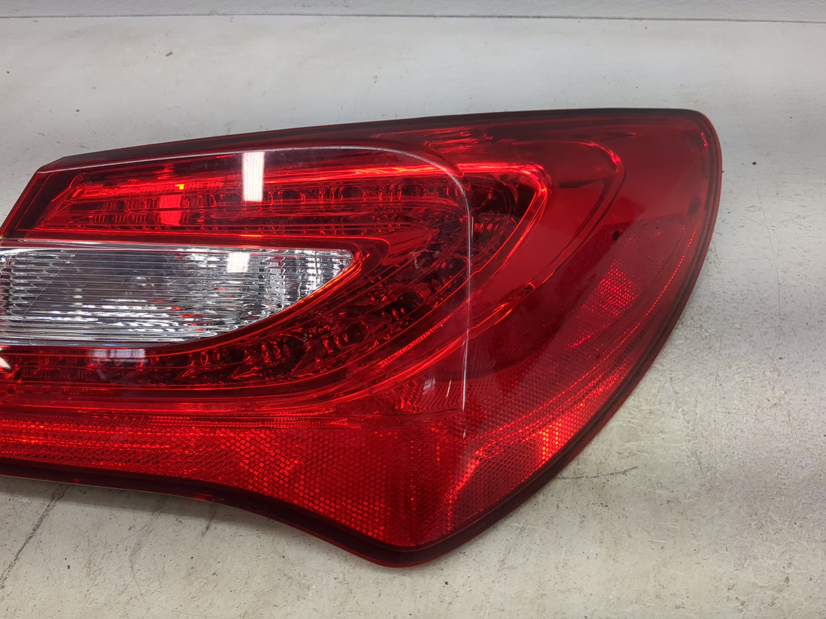2013 Chrysler 200 Tail Light Assembly Passenger Right OEM P/N:11-6371-00 Fits OEM Used Auto Parts - Oemusedautoparts1.com