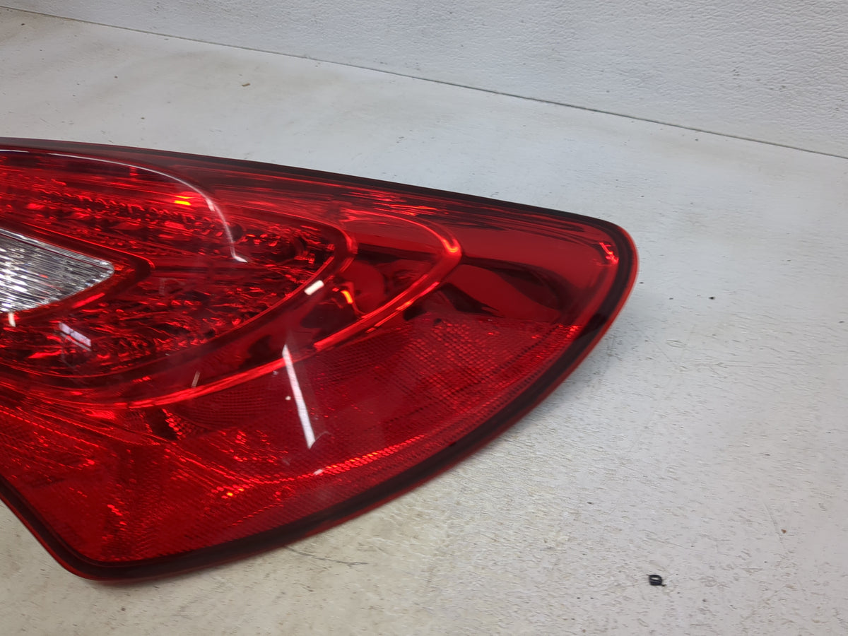 2013 Chrysler 200 Tail Light Assembly Passenger Right OEM P/N:11-6371-00 Fits OEM Used Auto Parts - Oemusedautoparts1.com