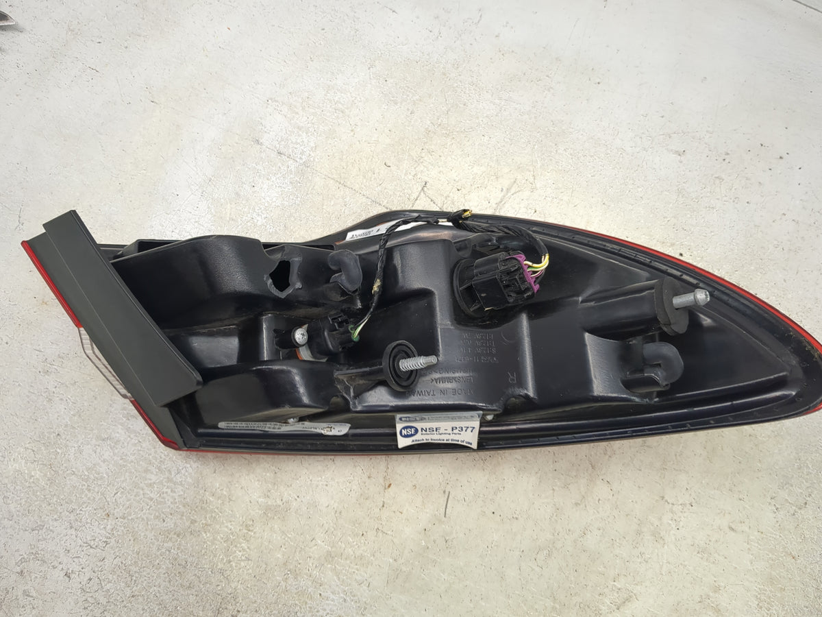 2013 Chrysler 200 Tail Light Assembly Passenger Right OEM P/N:11-6371-00 Fits OEM Used Auto Parts - Oemusedautoparts1.com