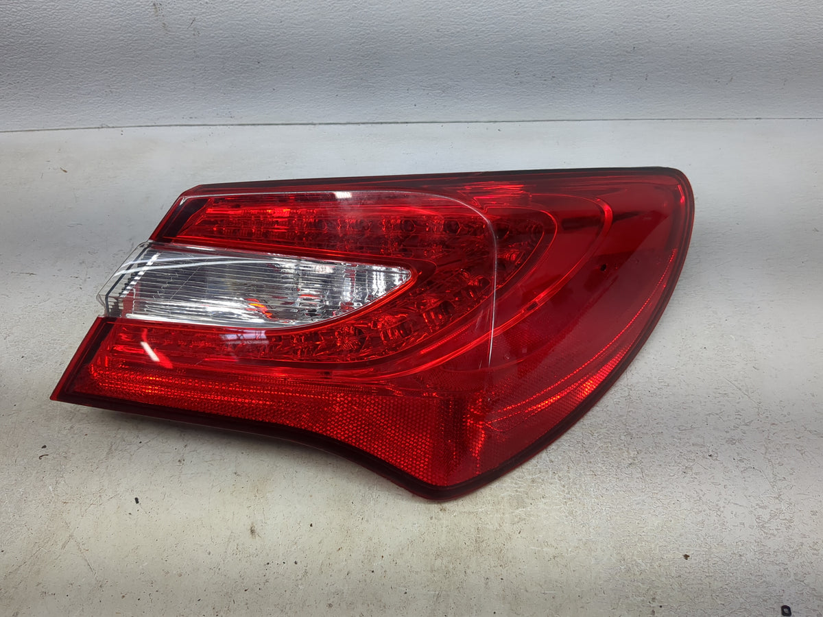 2011-2014 Chrysler 200 Tail Light Assembly Passenger Right OEM P/N:05182524AE VENTRA 81600AB, 62694 Fits Fits 2011 2012 2013