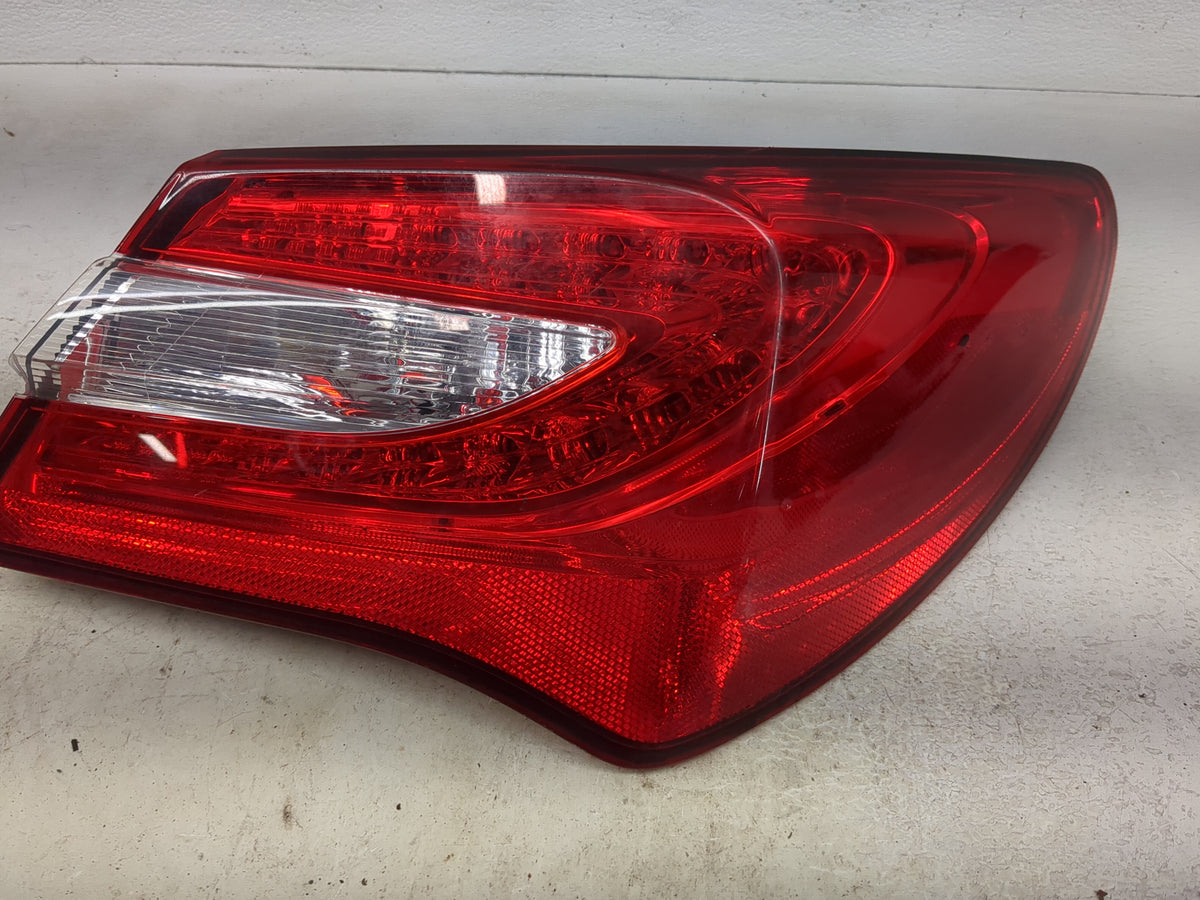 2011-2014 Chrysler 200 Tail Light Assembly Passenger Right OEM P/N:05182524AE VENTRA 81600AB, 62694 Fits Fits 2011 2012 2013