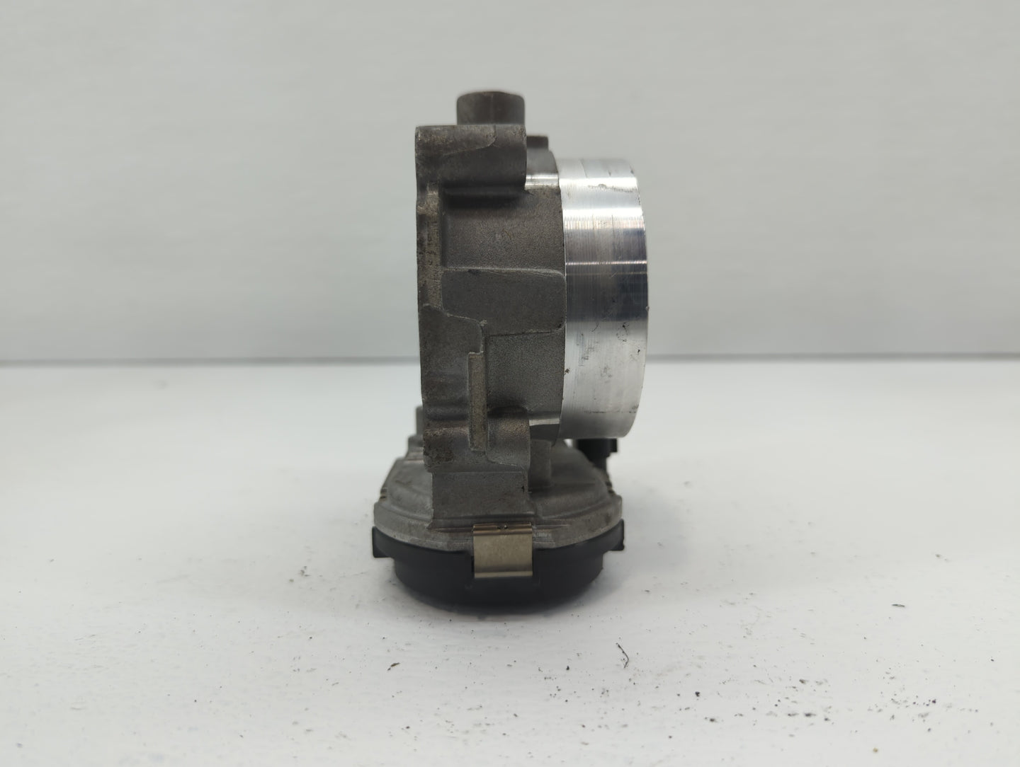 2011-2017 Chrysler 200 Throttle Body P/N:05184349AE 05184349AC Fits OEM Used Auto Parts - Oemusedautoparts1.com