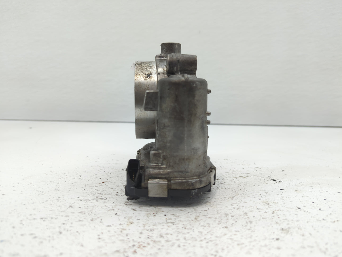 2011-2017 Chrysler 200 Throttle Body P/N:05184349AE 05184349AC Fits OEM Used Auto Parts - Oemusedautoparts1.com