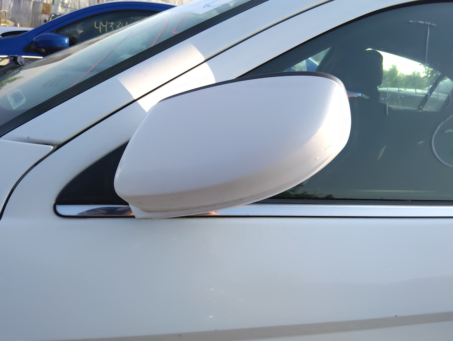 2011-2014 Chrysler 200 Driver Side View Mirror - Left Door Mirror OEM Used - Oemusedautoparts1.com
