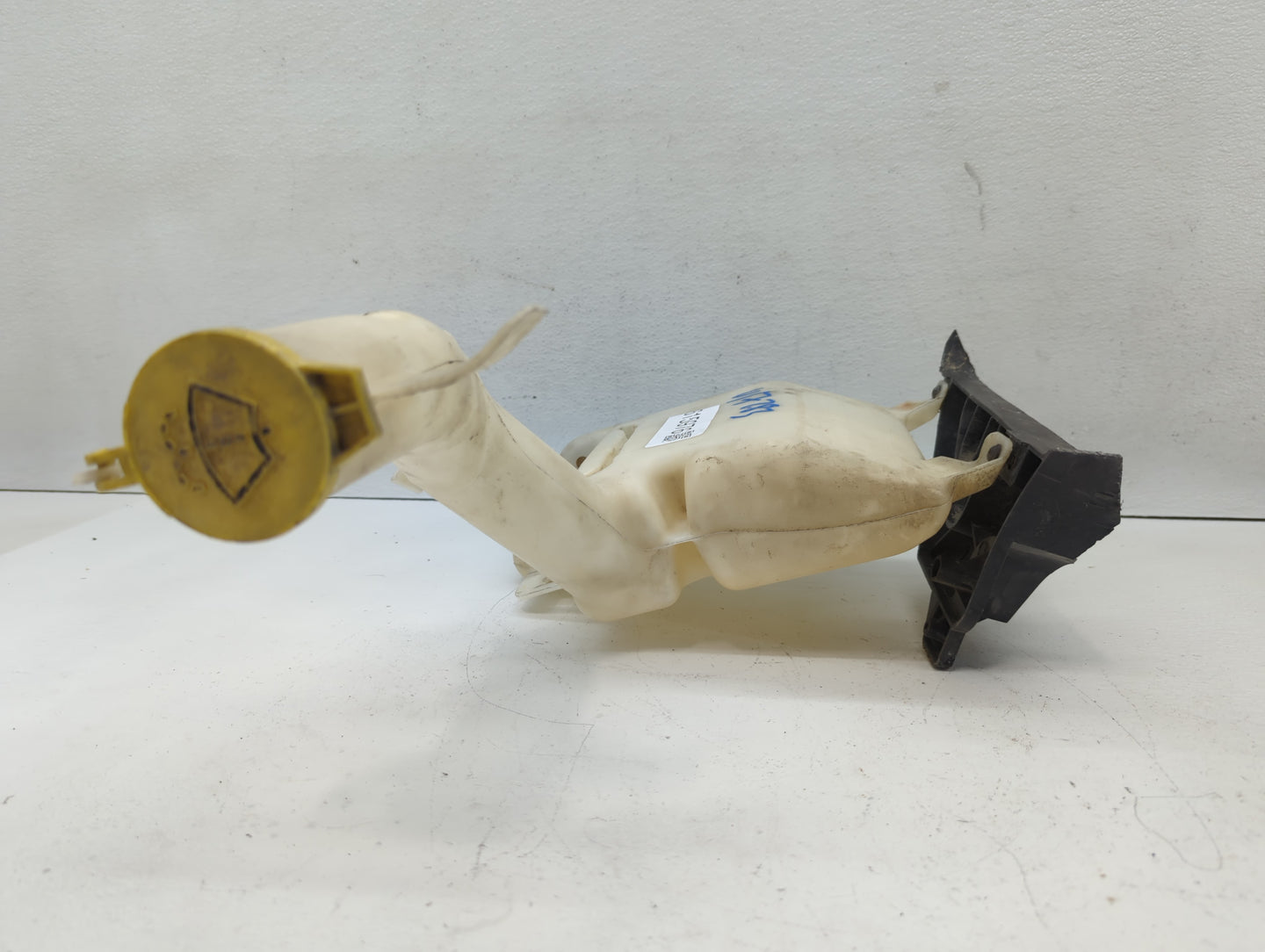 2011-2014 Chrysler 200 Windshield Washer Fluid Reservoir Bottle Oem - Oemusedautoparts1.com