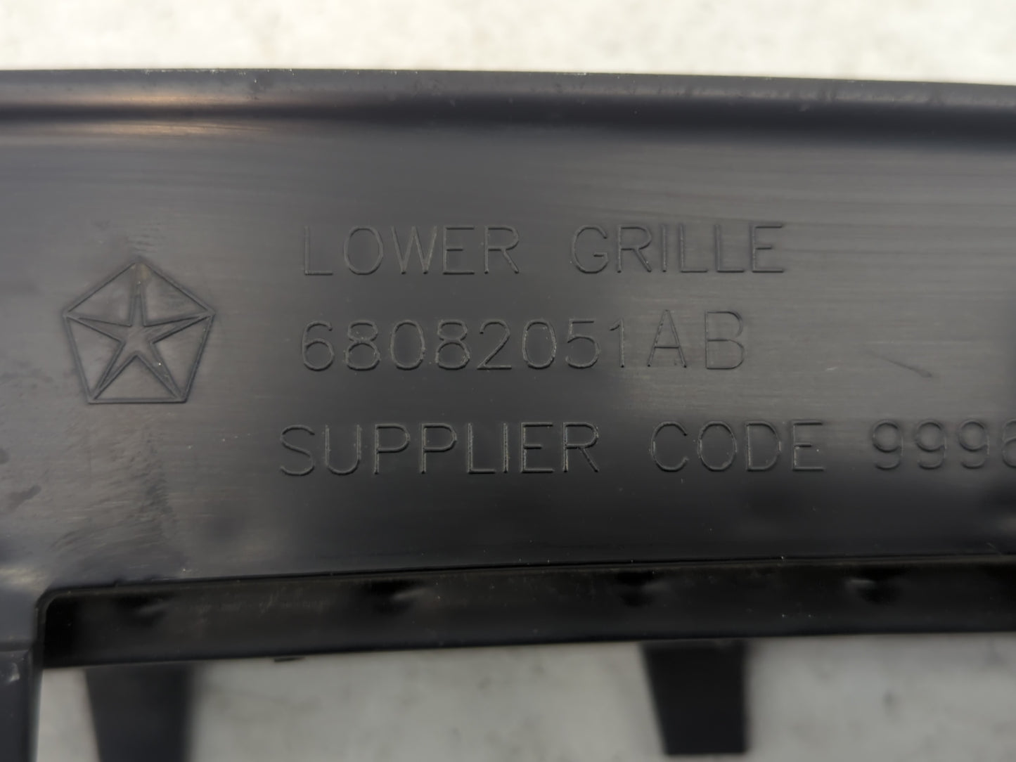 2011-2014 Chrysler 200 Front Grille Bumper Not Included - Oemusedautoparts1.com