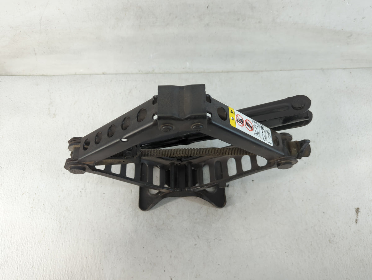 2013 Chrysler 200 Spare Scissor Car Jack 783979 - Oemusedautoparts1.com