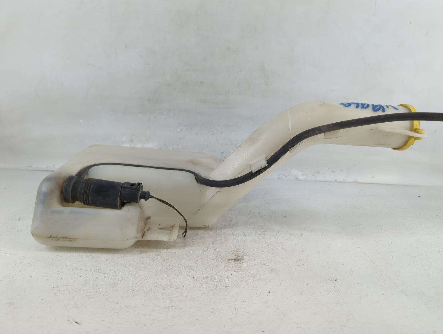 2011-2014 Chrysler 200 Windshield Washer Fluid Reservoir Bottle Oem - Oemusedautoparts1.com