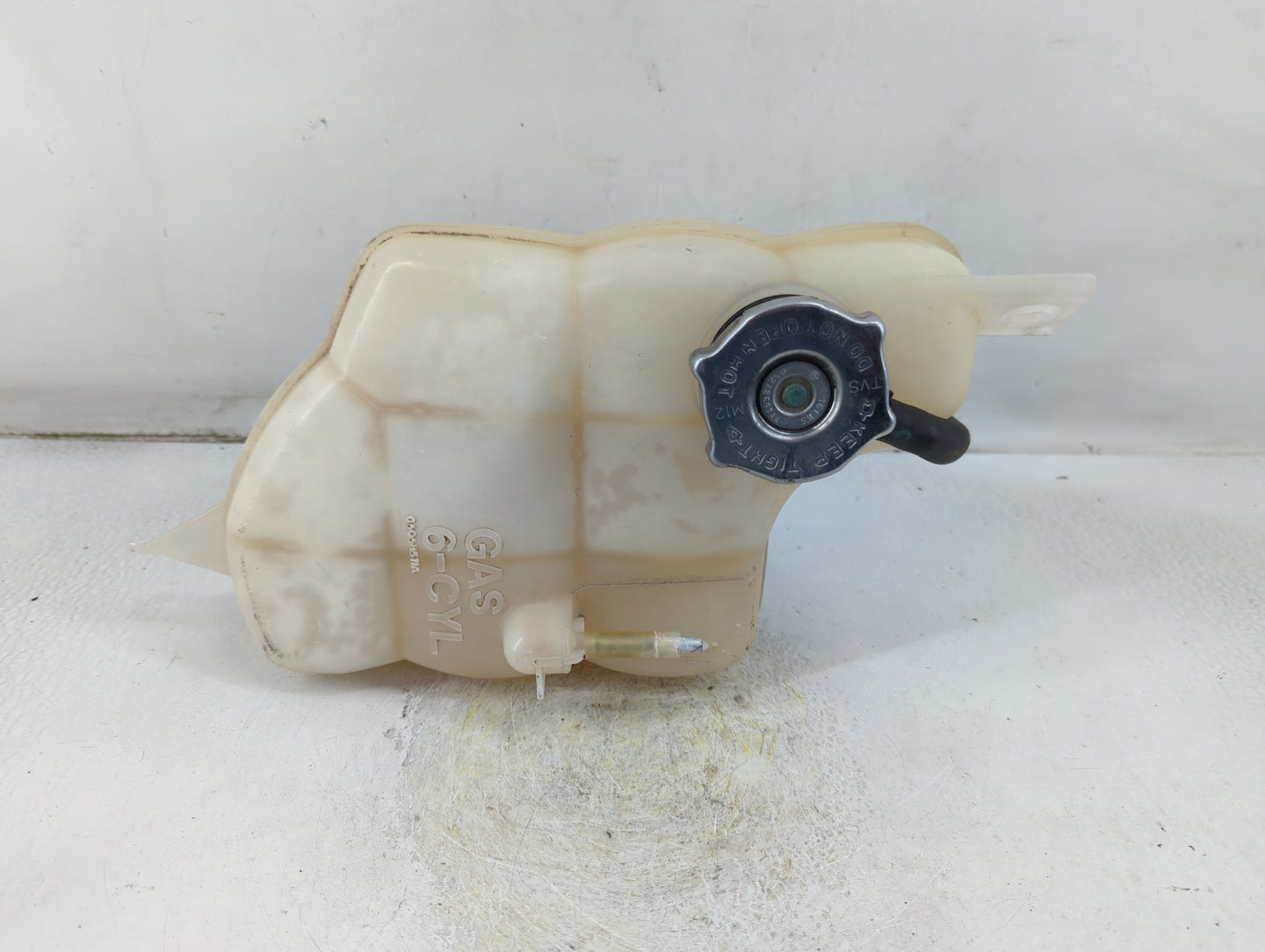2013 Chrysler 200 Radiator Coolant Overflow Expansion Tank Bottle - Oemusedautoparts1.com