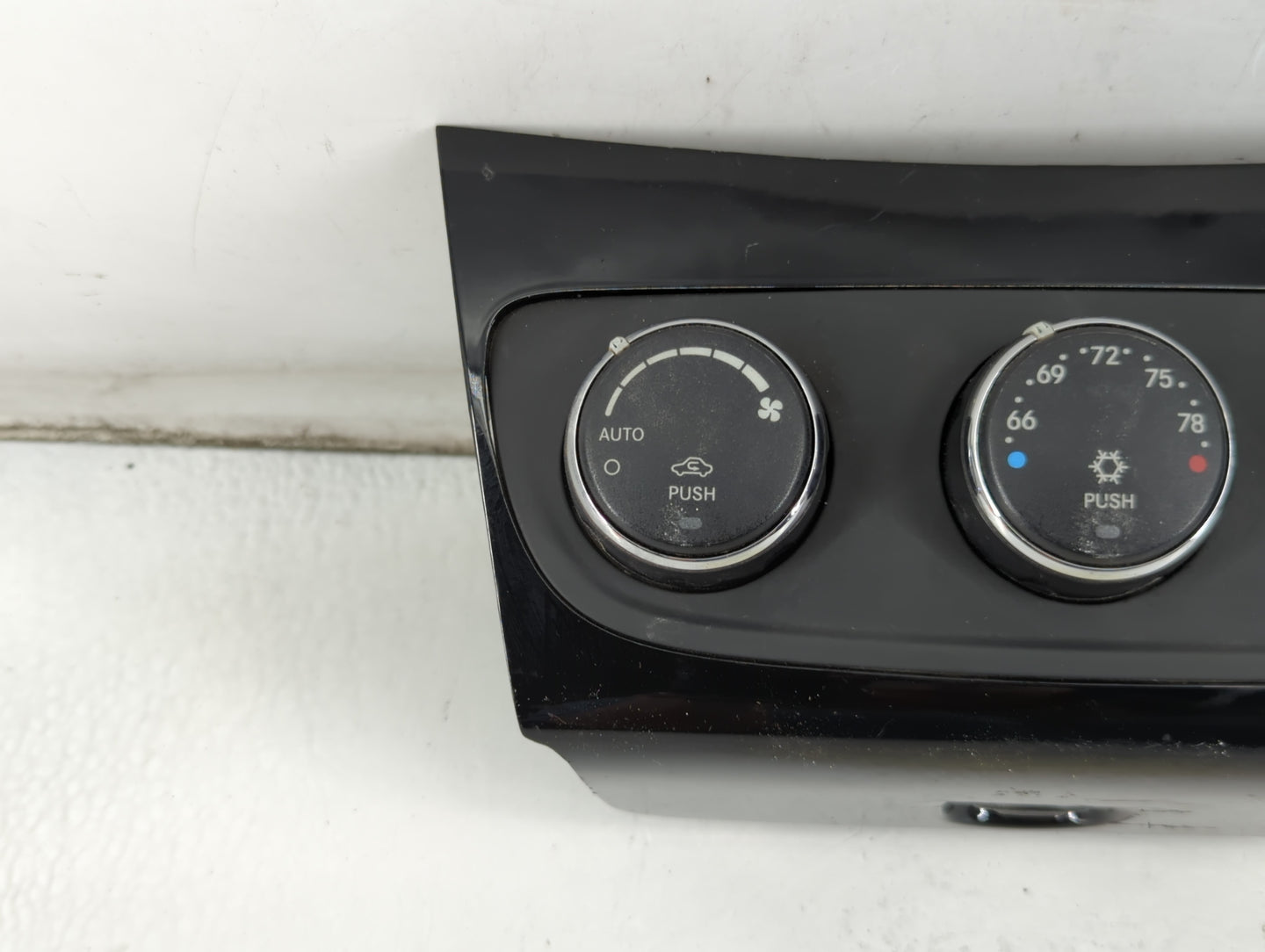 2013 Chrysler 200 Climate Control Module Temperature AC/Heater Replacement P/N:1111851X-07-HQ 22328394 Fits OEM Used Auto Pa