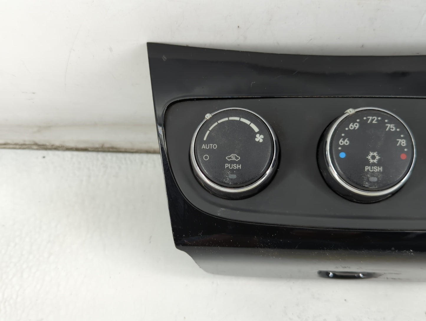 2013 Chrysler 200 Climate Control Module Temperature AC/Heater Replacement P/N:1111851X-07-HQ 22328394 Fits OEM Used Auto Pa