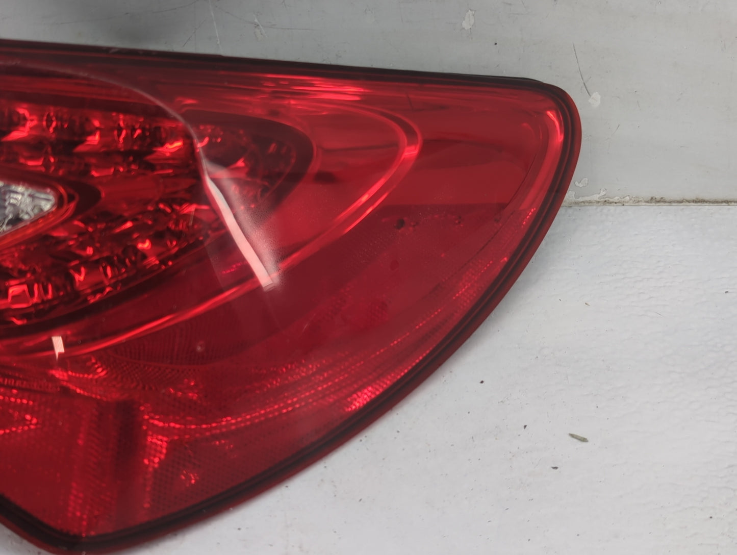 2011-2014 Chrysler 200 Tail Light Assembly Passenger Right OEM Fits Fits 2011 2012 2013 2014 OEM Used Auto Parts - Oemusedau