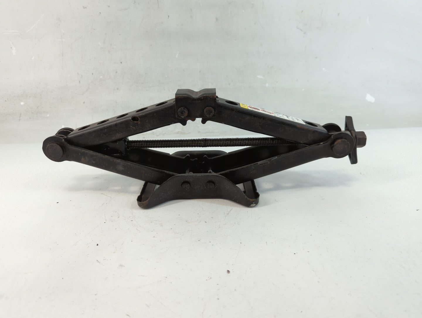 2013 Chrysler 200 Spare Scissor Car Jack - Oemusedautoparts1.com
