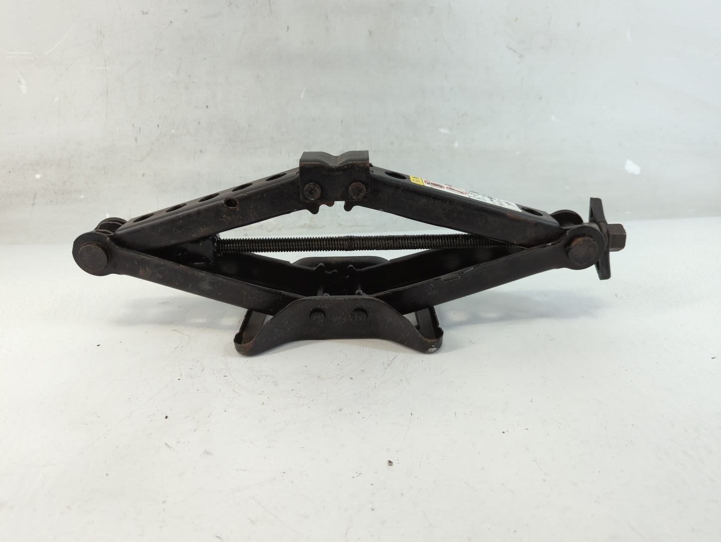 2013 Chrysler 200 Spare Scissor Car Jack - Oemusedautoparts1.com
