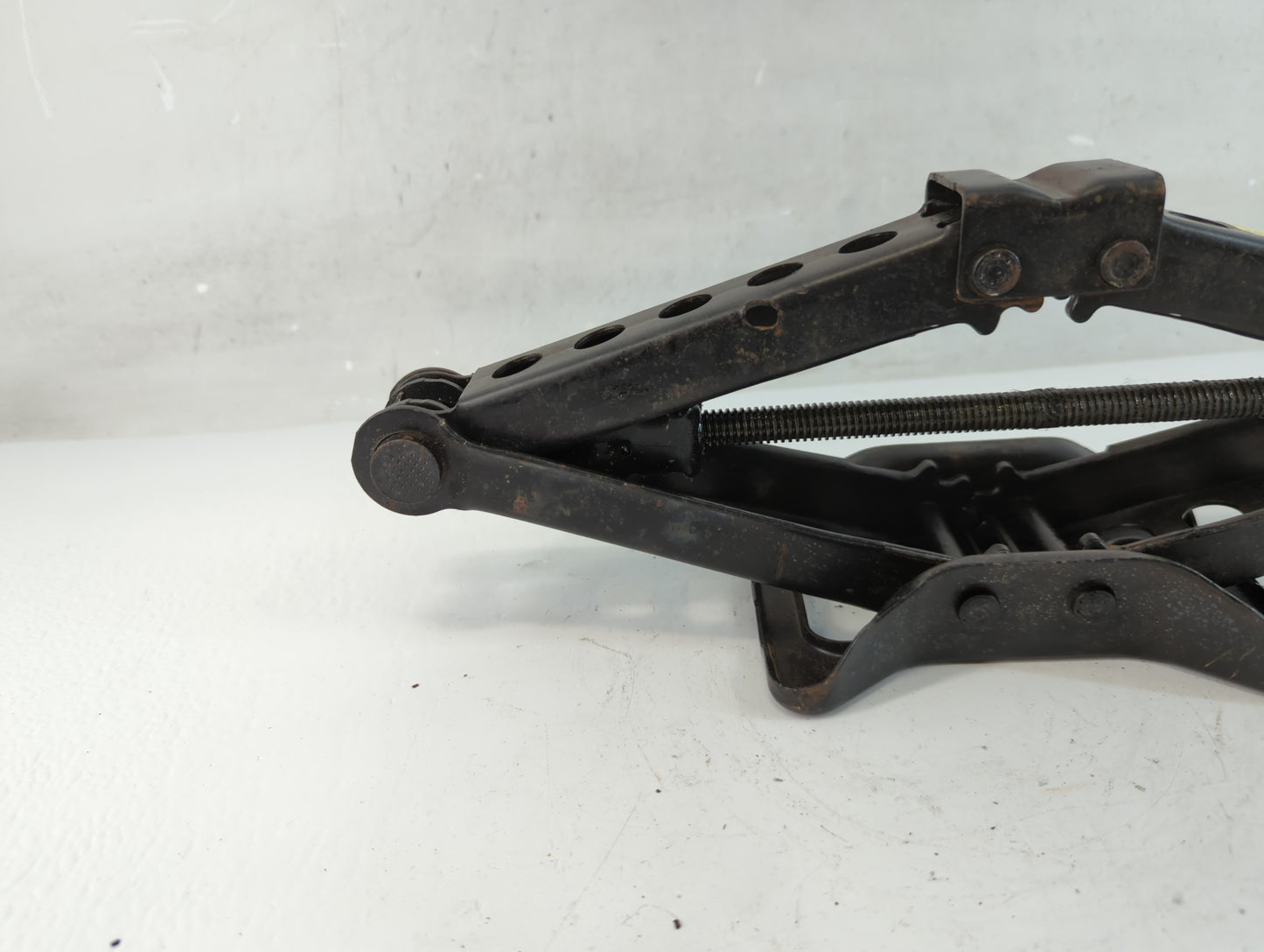 2013 Chrysler 200 Spare Scissor Car Jack - Oemusedautoparts1.com