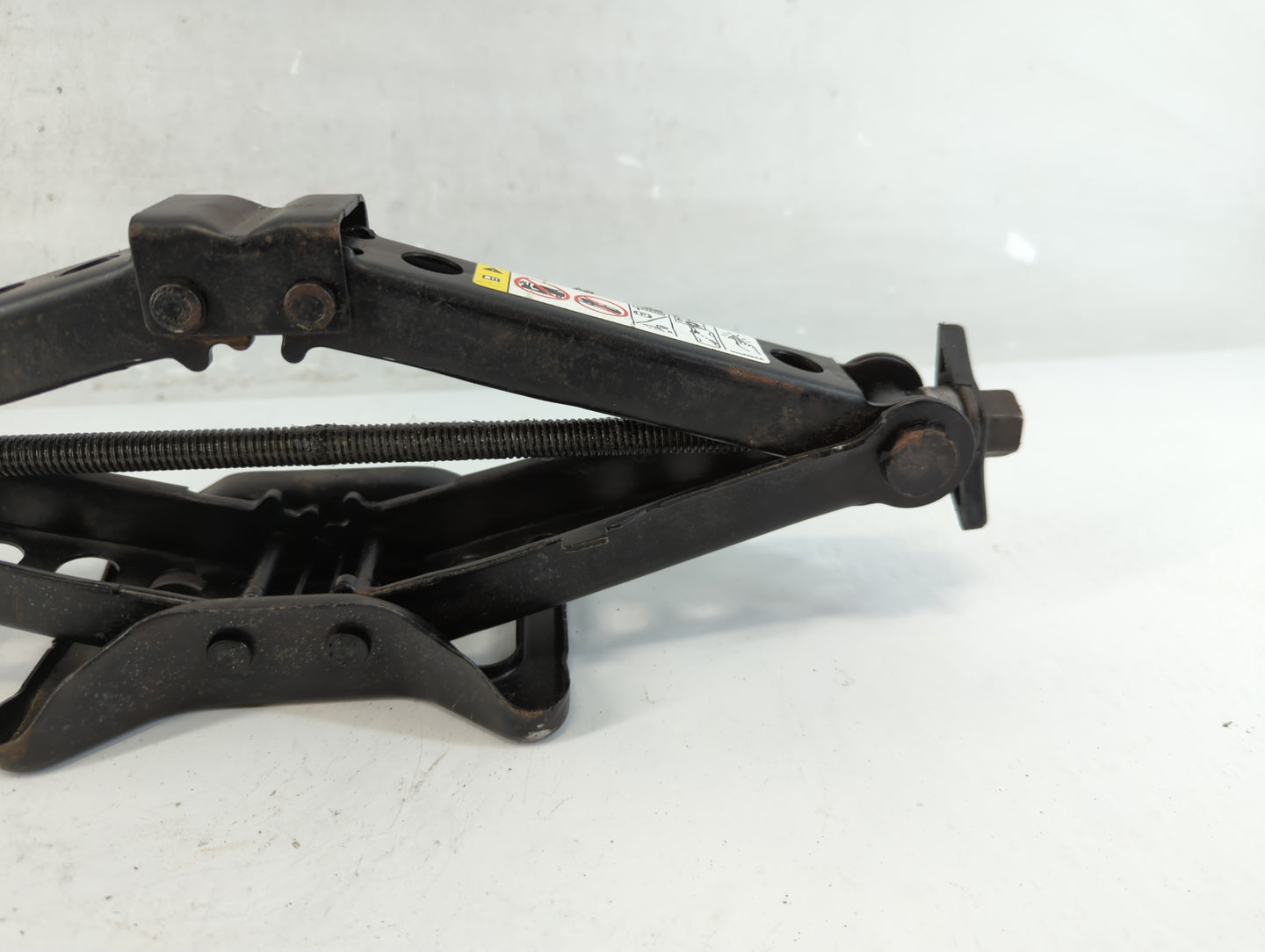 2013 Chrysler 200 Spare Scissor Car Jack - Oemusedautoparts1.com