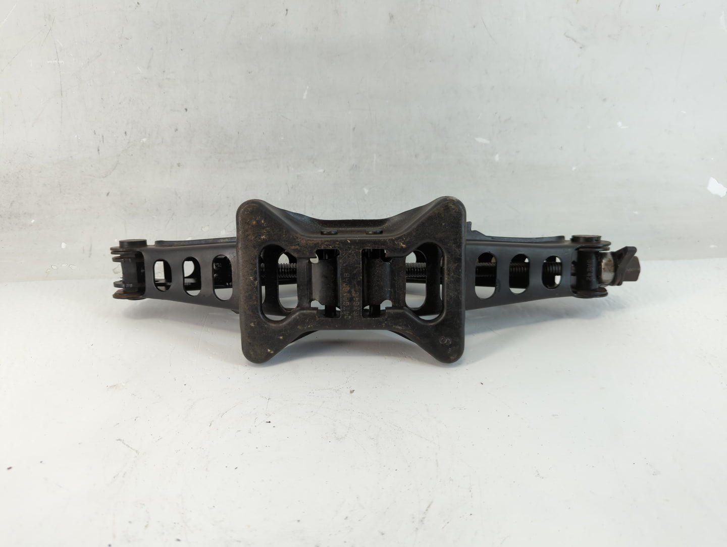 2013 Chrysler 200 Spare Scissor Car Jack - Oemusedautoparts1.com