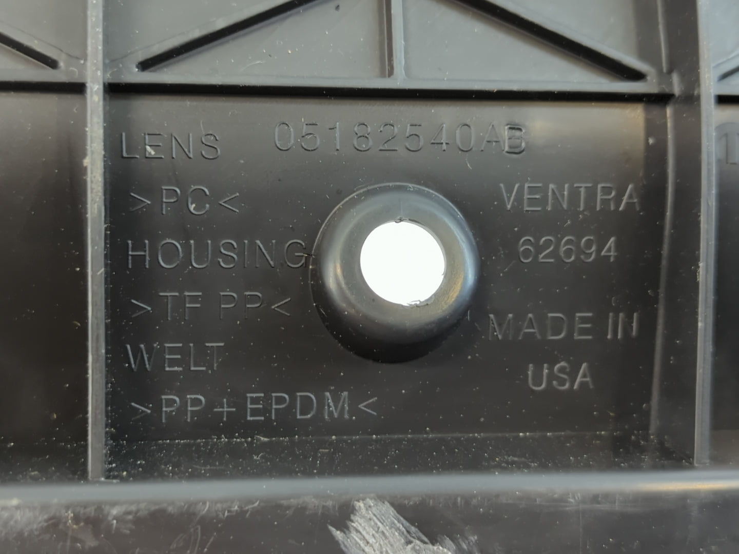 2013 Chrysler 200 Third Brake Light Tail Light Fits OEM Used Auto Parts - Oemusedautoparts1.com