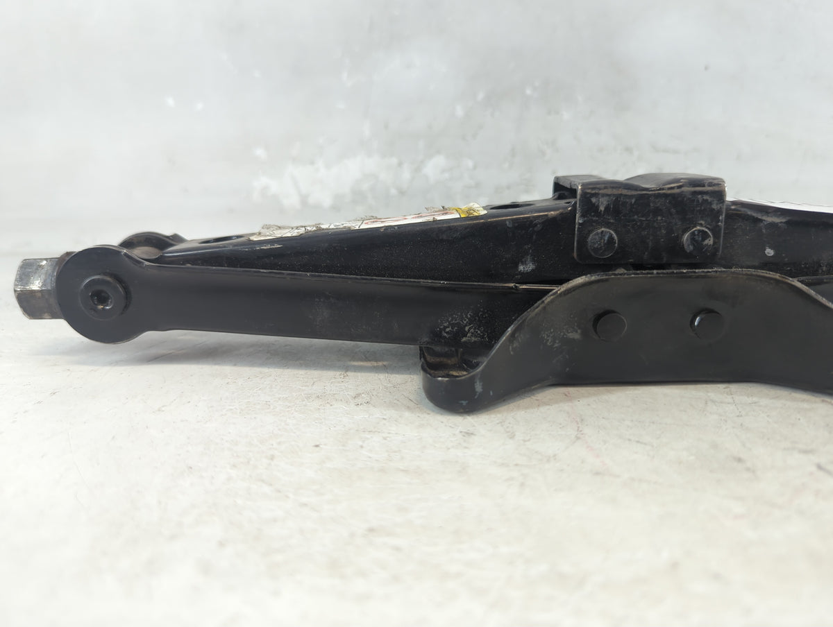 2013 Chrysler 300 Spare Scissor Car Jack - Oemusedautoparts1.com