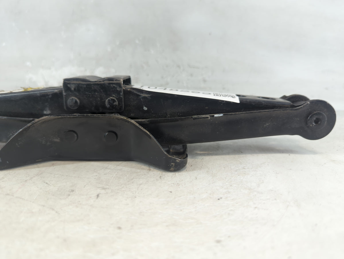 2013 Chrysler 300 Spare Scissor Car Jack - Oemusedautoparts1.com