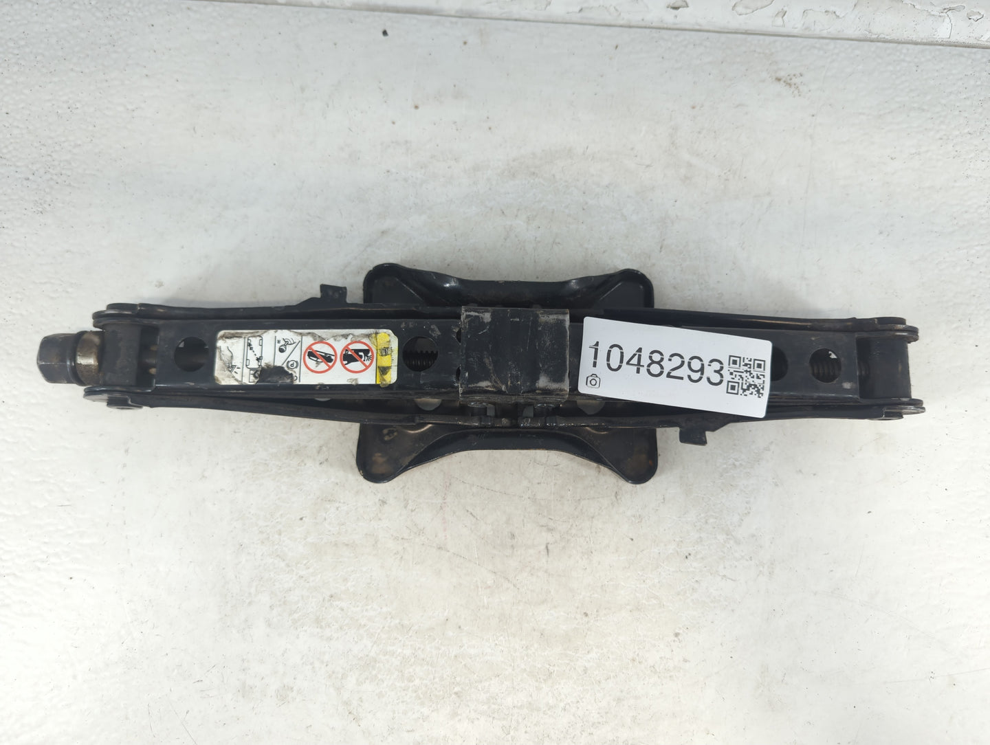 2013 Chrysler 300 Spare Scissor Car Jack - Oemusedautoparts1.com
