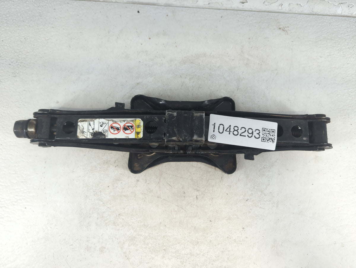 2013 Chrysler 300 Spare Scissor Car Jack - Oemusedautoparts1.com