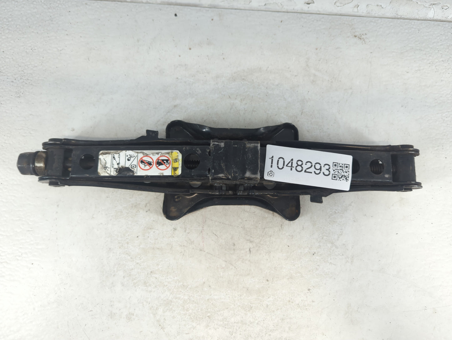 2013 Chrysler 300 Spare Scissor Car Jack - Oemusedautoparts1.com