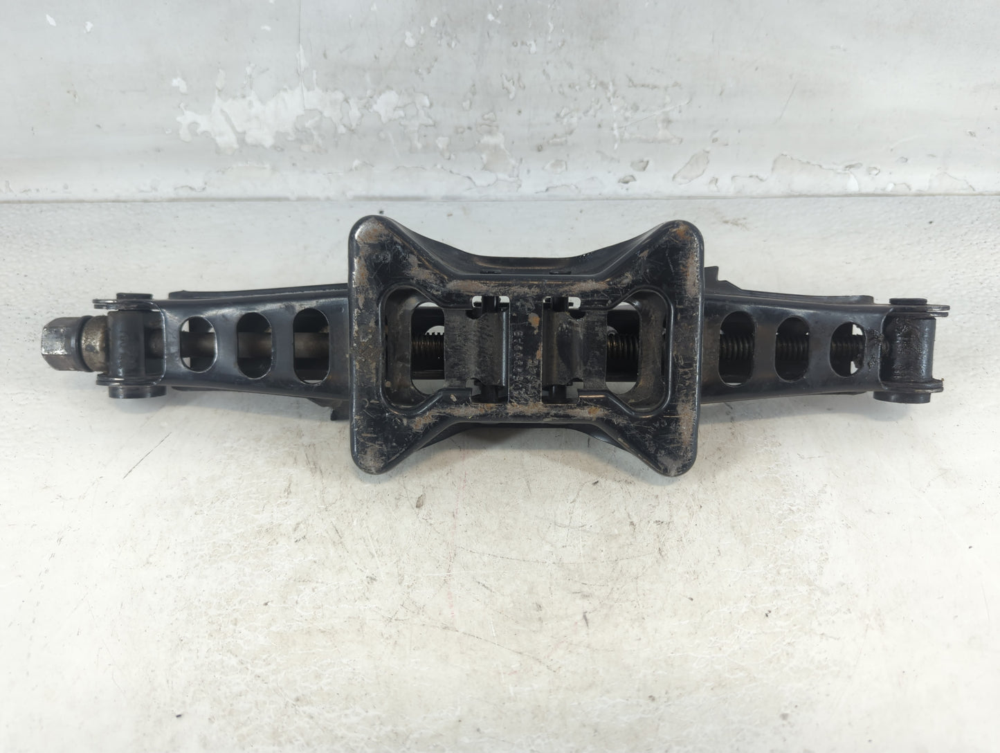 2013 Chrysler 300 Spare Scissor Car Jack - Oemusedautoparts1.com